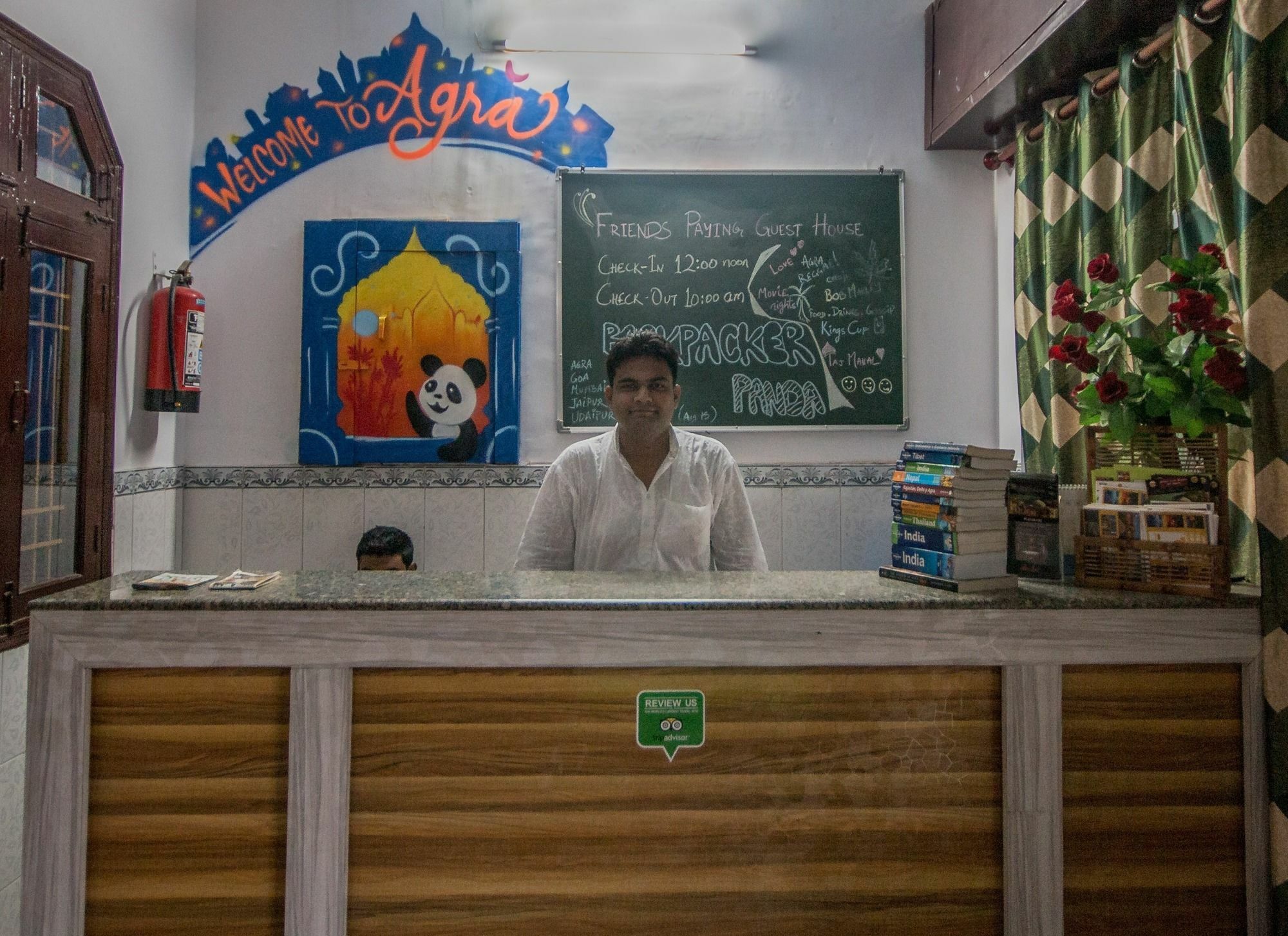 Backpacker Panda Friends - Agra Hostel Exterior photo